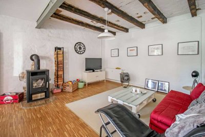 Charmante 2-Zimmer-Eigentumswohnung mit Kamin, Garten & Pool – 90 m² in ruhiger Lage