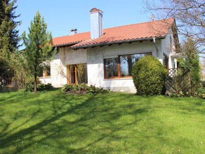 Am Ende der Straße steht ein Haus am See! Exklusives Einfamilienhaus mit Seeblick in Lautrach