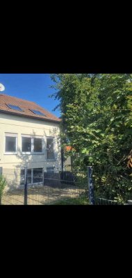 Günstige 4-Zimmer-Doppelhaushälfte mit EBK in Hohenfels