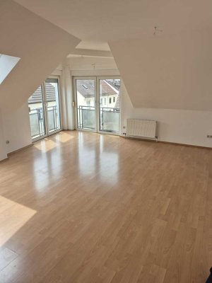 Stilvolle 3-Zimmer-Dachgeschosswohnung mit Balkon in Zentrumsnähe