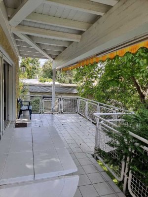 Großzügige Wohnung mit großem Balkon in bester Villenlage von Schwalbach (Altschwalbach)