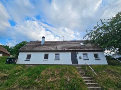 IMMOSPACE *** Gemütliches Einfamilienhaus mit Garten – ideal für Singles oder Paare ***