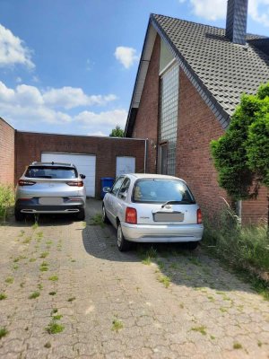 IMMOKONZEPT-NIEDERRHEIN:  2 Familienhaus -- oben vermietet -- großer Garten -- überlange Garage.....