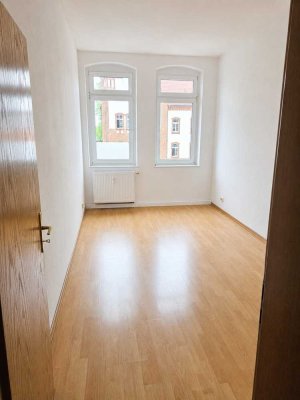 Freundliche 2-Zimmer-Altbauwohnung mit Einbauküche