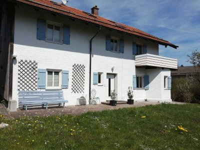 geräumige 4 Zi. Wohnung auf zwei Ebenen (1.OG & großes Dachstudio) mit Balkon und Garten