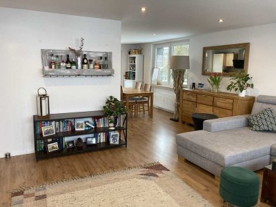 Renovierte 3,5-Zimmer-Erdgeschosswohnung mit Gartenanteil und Garage