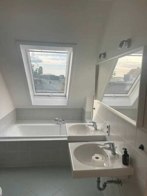 Helle 2-Zimmer Loft-Wohnung mit Balkon & Barrierefreiheit in Hamburg-Othmarschen