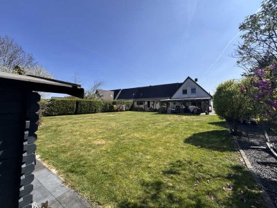 Zwei-Familien-Haus mit Gartenidylle und vielen Möglichkeiten in Krefeld-Oppum