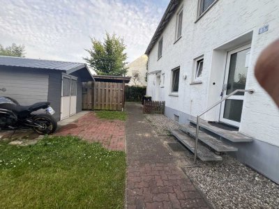 Dorfstraße 91a, 25436 Groß