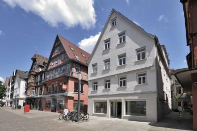 Saniertes Denkmalobjekt: Top-ausgestattete 5Z-Whg. mit Dachterasse & Schlossblick / FuZo HDH