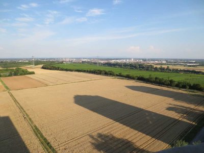 Klasse Fernblick! 3-ZKB mit Loggia und EBK