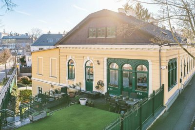 Ein Anwesen – viele Möglichkeiten: Kernsanierte Jahrhundertwendevilla mit Indoorpool für luxuriöses Wohnen und Arbeiten