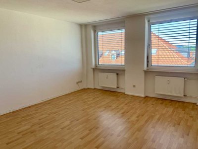 Großzügige 2-Zimmer-Wohnung mit Balkon in zentraler Lage!