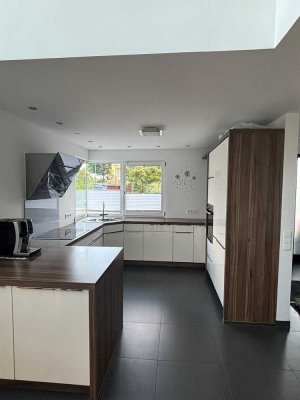Architekten & lichtdurchflutete Doppelhaushälfte mit EBK und Einliegerwohnung