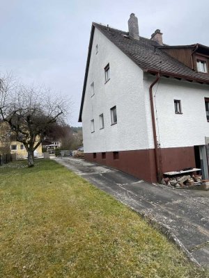 Renovierungsbedürftiges Haus mit 2 Wohneinheiten und traumhaften Garten in Forchheim