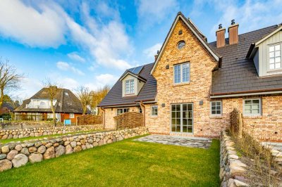 Neubau!  Exklusives Hausteil mit Garage im Süden von Westerland