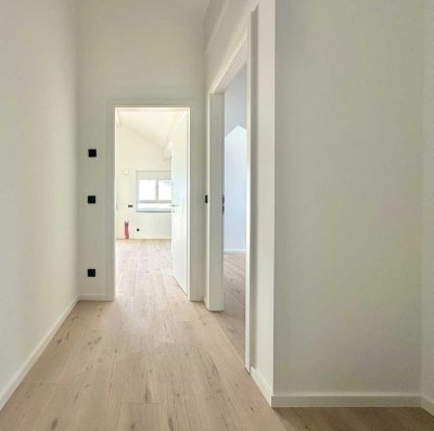 AKTIONSPREIS: Dachgeschoss-Traumwohnung mit 2 Zimmern und Westbalkon