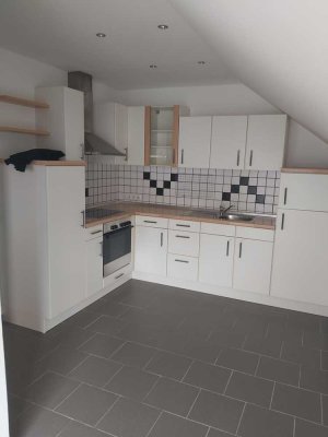 Schöne 2-Zimmer-Dachgeschosswohnung mit gehobener Innenausstattung mit Balkon und EBK in Straubing