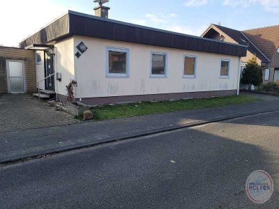 Freistehender Bungalow, vollunterkellertes Fertighaus am Ortsrand von Bergheim-Oberaußem