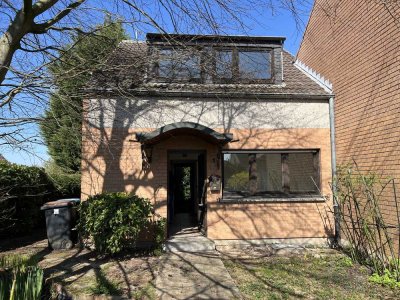 Renovierungsbedürftiges Einfamilien-Reihenendhaus mit Garten am Ortsrand von Wevelinghoven zum Kauf