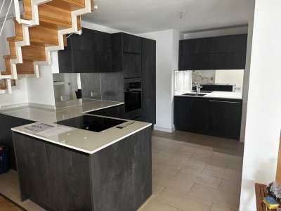 Geschmackvolle 5-Raum-Maisonette-Wohnung mit gehobener Innenausstattung mit Einbauküche in Brühl