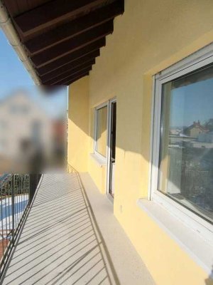 Provisionsfrei!  Helle renovierte 2-Zimmer-ETW mit großem Sonnenbalkon und Gartennutzung!