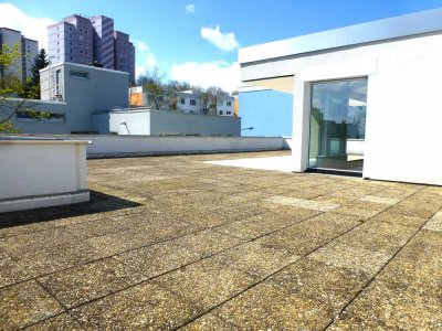 Traumhaftes 4 Zimmer Penthouse m. riesiger Dachterrasse, 2 Bäder,  3 Schlafzimmer, Lift -ruhige Lage
