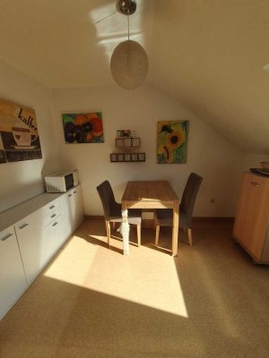 Freundliche möblierte 1-Zimmer-DG-Wohnung mit Einbauküche in Bielefeld
