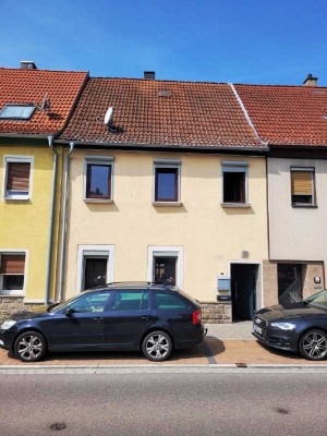 Reihenmittelhaus mit Potenzial für Handwerker in Uffenheim