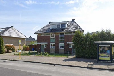 Familienfreundliche Doppelhaushälfte mit Garten, Terrasse und Dachstudio in Berlin-Altglienicke