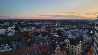 Wohnen mit Alpenblick: zentrale & renovierte Wohnung mit Balkon direkt an der Donau