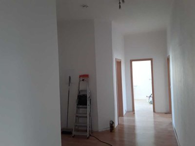FAMILIEN AUFGEPASST! Frisch renov.4-R-Whg im 1.OG in Zentrumsnähe