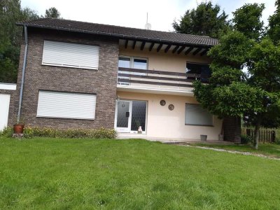 Freistehendes Einfamilienhaus mit großem Garten