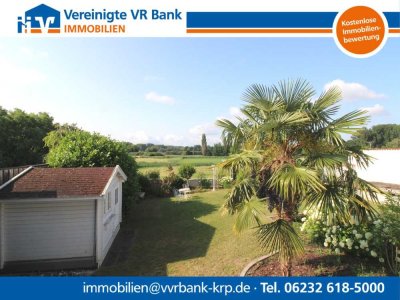 Bungalow mit Walmdach in exklusiver Lage