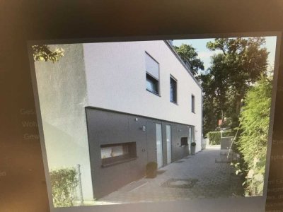 Attraktives 5-Zimmer-Reihenmittelhaus an der Angerlohe in ruhiger EFH-Gegend