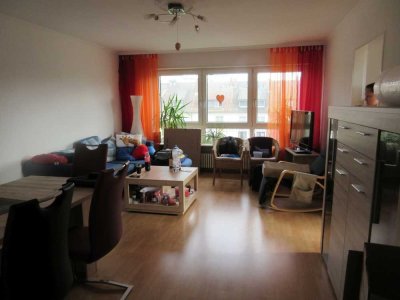RENOVIERTE, HELLE 2-ZIMMER-WOHNUNG IN RUHIGEM 6-PARTEIENHAUS