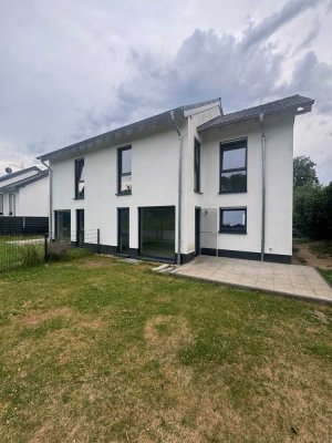 Geräumige 5-Zimmer Doppelhaushälfte zur Miete in Rösrath