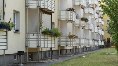 Kleine Vierzimmerwohnung mit Badewanne und Balkon in Gohlis