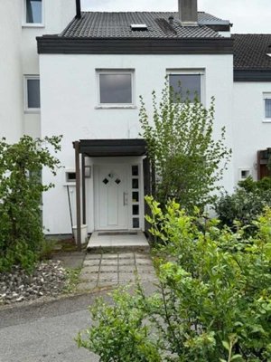 Renovierungsbedürftiges Reihenmittelhaus in Keferloh/Grasbrunn frei