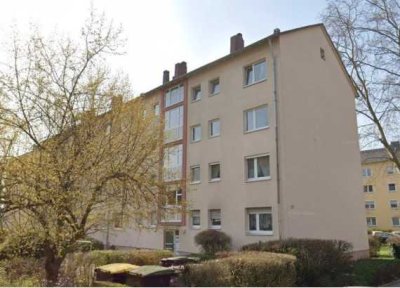Leere Stilvolle 3-Raum-Wohnung mit Balkon in Frankfurt am Main