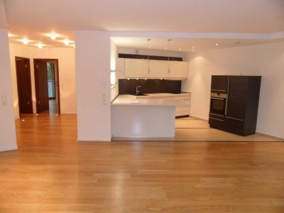 Exklusive 3,5 Zimmer Mietwohnung mit TG-Stellplatz am Holzhafen