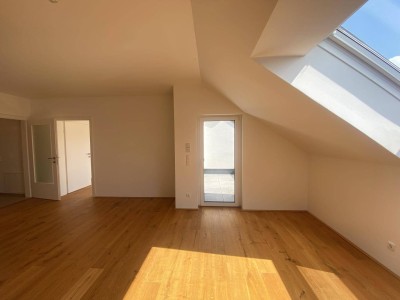 Moderne Dachgeschosswohnung inkl. Einbauküche und Loggia - Top A10
