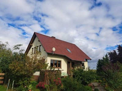 Randlage trifft Großzügigkeit! Attraktives Einfamilienhaus in herrlicher Lage!
