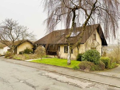 Einfamilienhaus in begehrter, familienfreundlicher Lage mit Panoramablick in Freudenberg