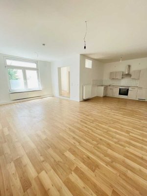 Moderne Drei-Zimmer-Wohnung mit Terrasse in ruhiger Hinterhauslage