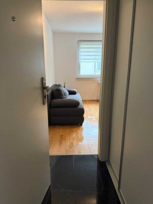 1-Personen Wohnung, komplett möbliert, mit Balkon und EBK in Tübingen