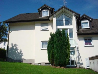 schöne, helle Wohnung mit direktem Gartenzugang in ruhiger Lage