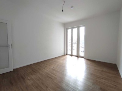 3-Zimmer-Altbau mit sonnigem Balkon – Termine nach Vereinbarung, auch am Wochenende! ☎️ 0172-3261193
