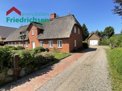 Großzügiges Reetdachhaus mit vielseitigen Nutzungsmöglichkeiten