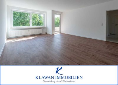Erstbezug in sanierte 4-Zimmer-Wohnung mit Balkon